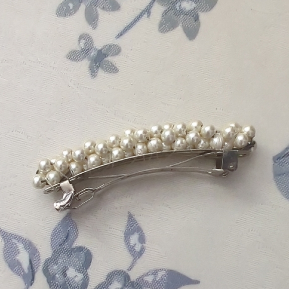 Elegant Pearl Hair Accessories Set Of 4 - Picture 4 of 7